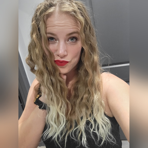 Meet your Posher - Picture 3 of 5